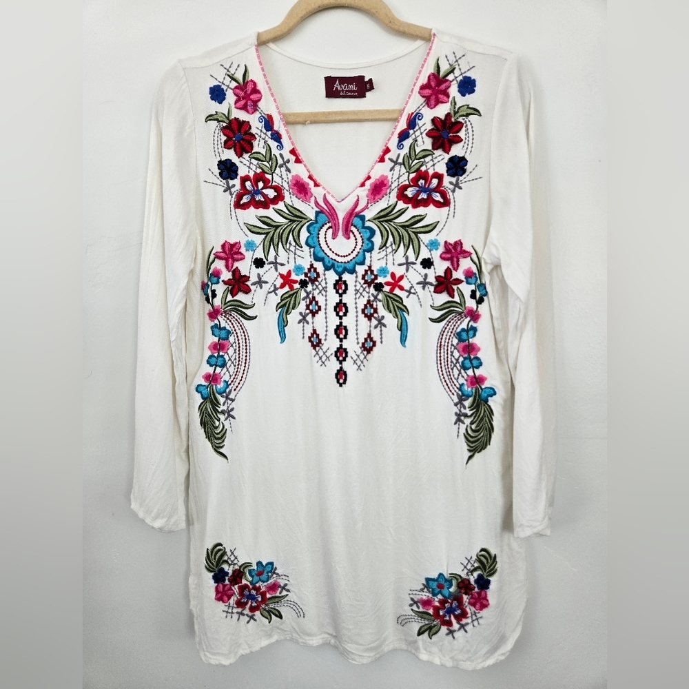 Avani Del Amour Bohemian Cottagecore Embroidered Floral Tunic Top.